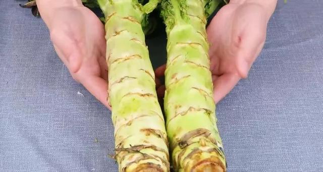 莴笋空心了还能吃吗中间变黄,莴笋空心了还能吃吗中间变黄了