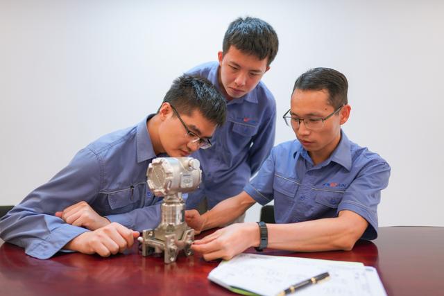 核电仪控维修师陈永伟成为核电站的“神经科”医生