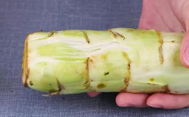 莴笋空心了还能吃吗中间变黄,莴笋空心了还能吃吗中间变黄了