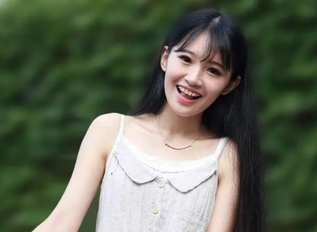 某国企招聘女文员，要求对方“五官端正身材好”，网友开玩笑呢