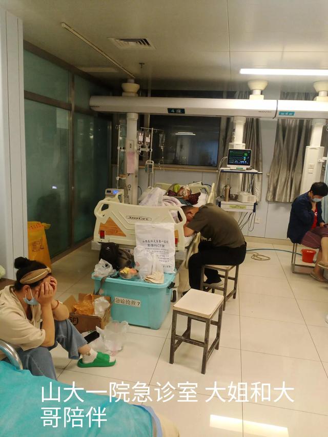 女儿为什么不能给父亲烧纸祭祖时给挑夫怎样写包,姑娘给父亲烧纸,可以吗