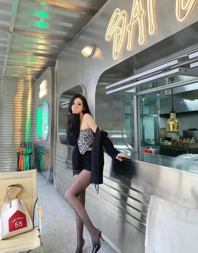 丝袜小姐姐今日探店