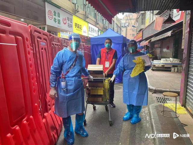 十人“战疫兄弟团”抗疫一个月每天走3万步，爬8楼送物资