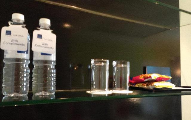 汉庭酒店的矿泉水是不是免费的,汉庭酒店的矿泉水是不是免费的呀
