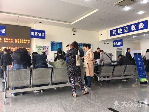 汽车牌照怎么安装视频,新能源汽车牌照怎么安装视频