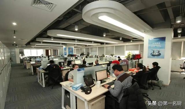 酒桌口才1000经典句子酒里乾坤大,壶中日月长,酒中乾坤大杯中日月长的下一句