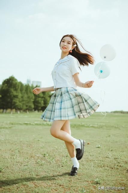 四种丝袜的日常穿搭，给你带来与众不同的感觉