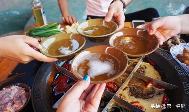 酒桌口才1000经典句子酒里乾坤大,壶中日月长,酒中乾坤大杯中日月长的下一句