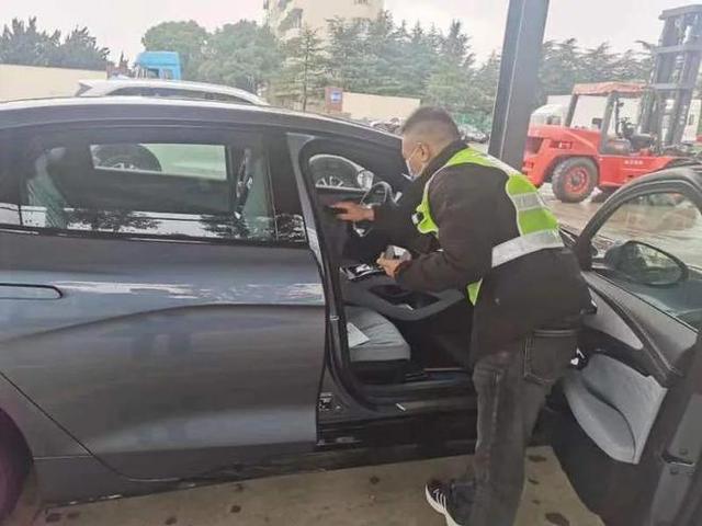 汽车牌照怎么安装视频,新能源汽车牌照怎么安装视频