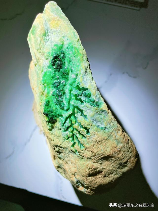 翡翠原石怎么辨别场口，翡翠原石怎么辨别场口照片