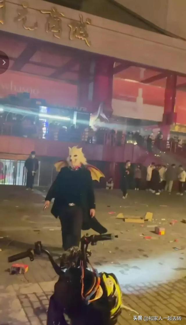 小狗仰天长啸是什么意思，狗狗仰天长啸是怎么了