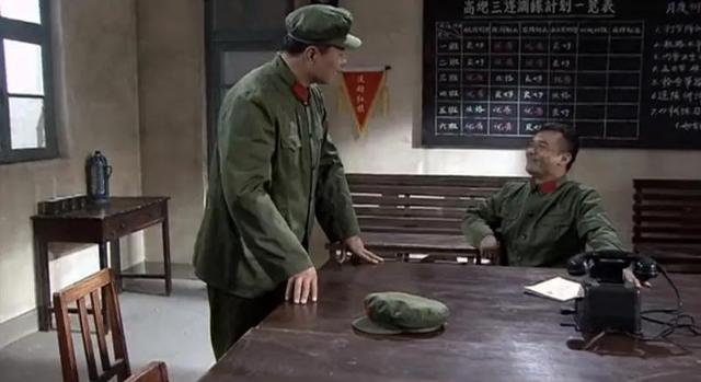 军校毕业一般多少年可以混到团长，军校毕业几年当团长