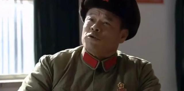 军校毕业一般多少年可以混到团长，军校毕业几年当团长