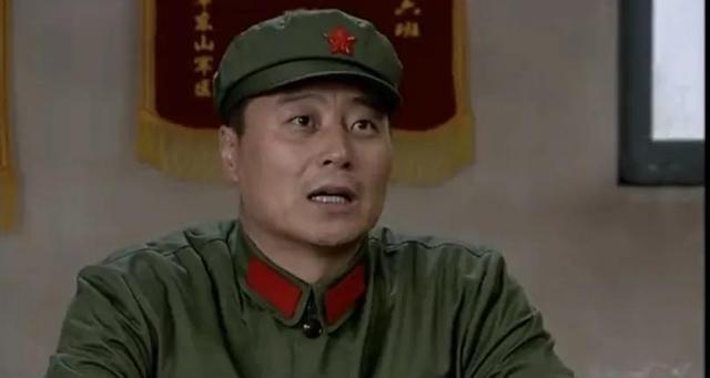 军校毕业一般多少年可以混到团长，军校毕业几年当团长