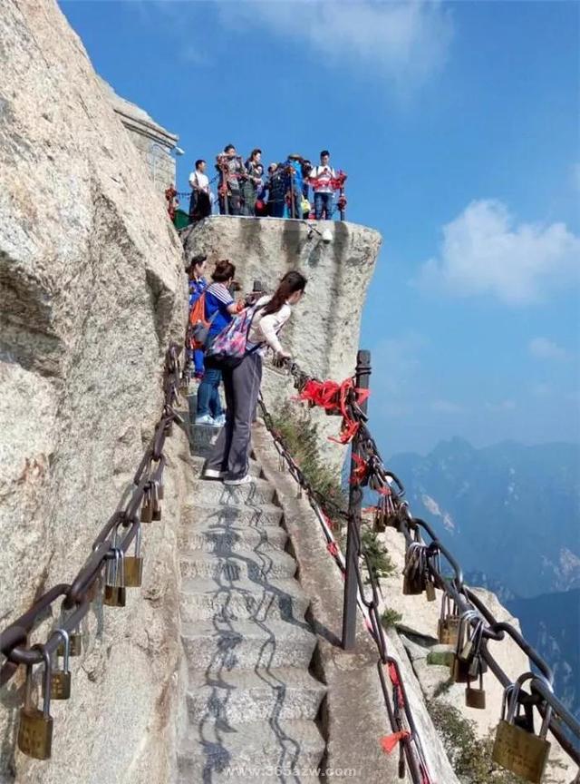 投资少赚钱快的行业有哪些公司，什么行业赚钱快投资少