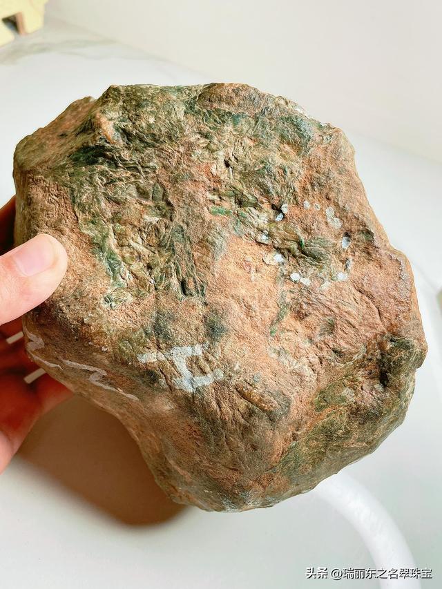 翡翠原石怎么辨别场口，翡翠原石怎么辨别场口照片