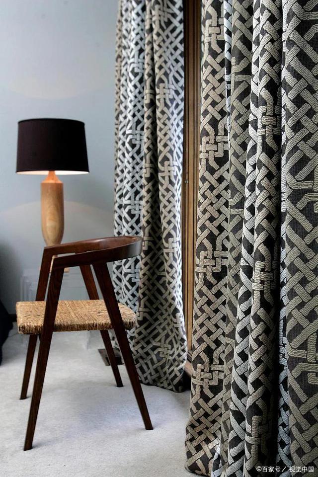 女朋友吓到哭的鬼故事短篇，女朋友吓到哭的鬼故事短篇小说