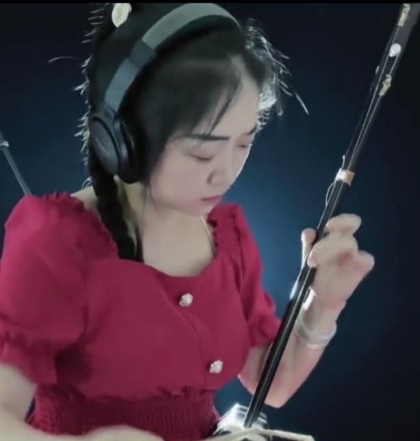 不识谱如何学会二胡的A调拉法，方法其实很简单