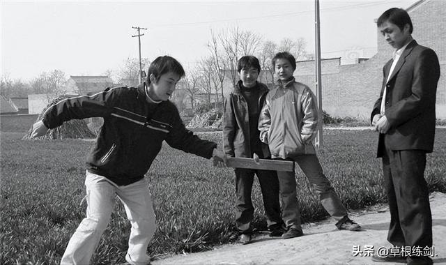 原创连载《草根春秋》第一卷_第一章_十八_“打枣核”