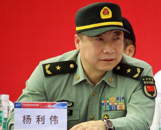 杨利伟出舱流血，杨利伟出舱出血