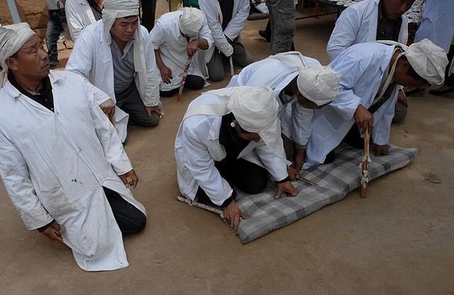 四人不回头是什么意思，四人不回头是什么意思