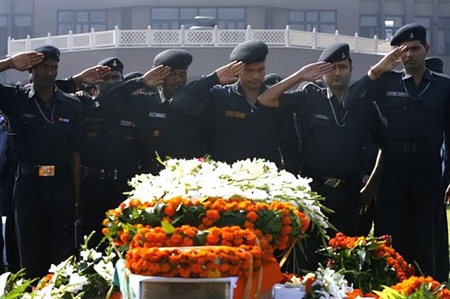 围困下载_mp4，致命围困百度云