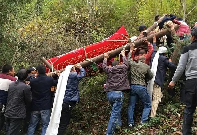 四人不回头是什么意思，四人不回头是什么意思