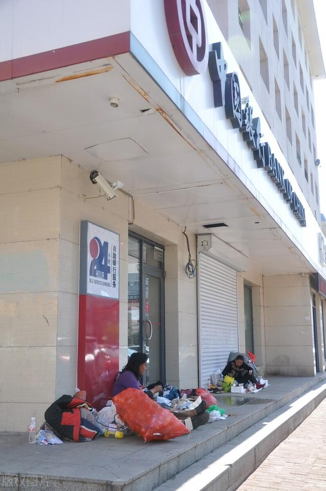 附近的宾馆及价格100左右3人间，附近三人间100左右宾馆