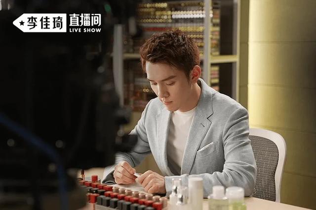 超级主播李佳琦，双11的购物为什么离不开他