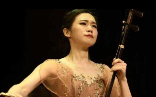 不识谱如何学会二胡的A调拉法，方法其实很简单