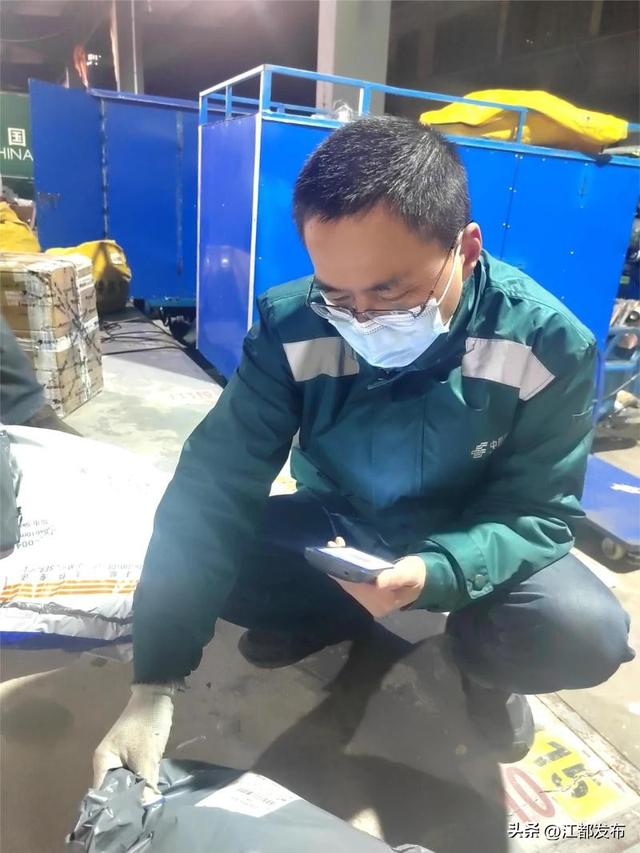 邮政上班的时间是几点到几点中午，邮政上班的时间是几点到几点中午下班