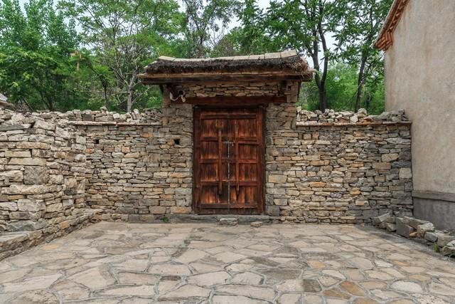 山村里寡妇门前的是非（小小说）