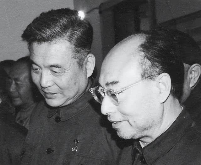 邓稼先的英雄事迹50字,简短的英雄故事50字