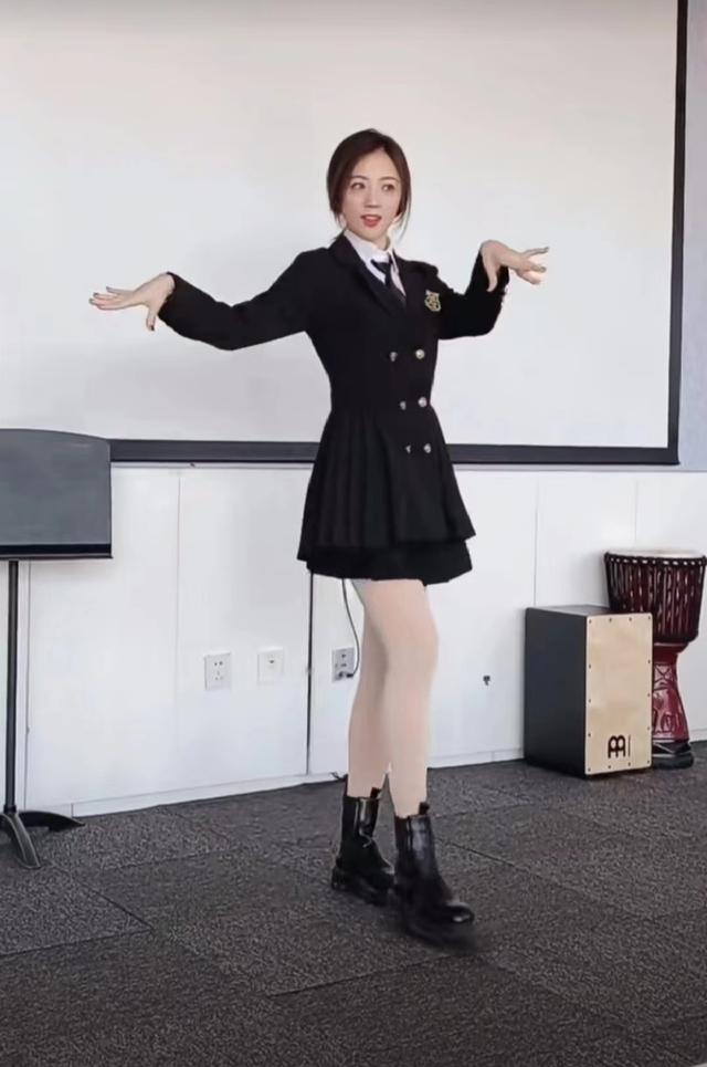 超短裙现象什么意思,超短裙的概念