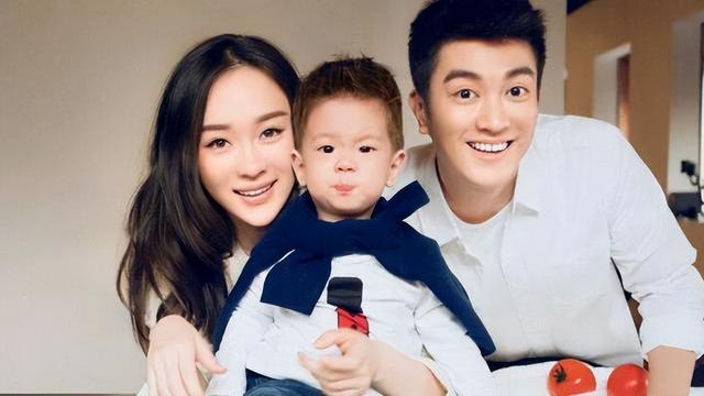 偶遇杜江一家三亚度假，霍思燕生图膀大腰圆，跷二郎腿变化大