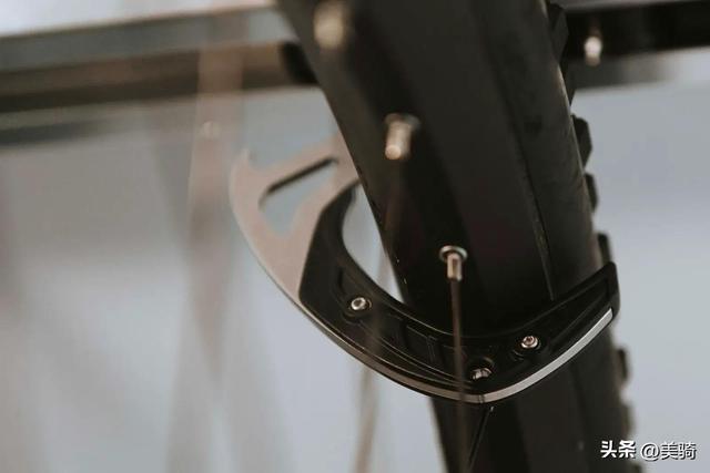 山地自行车中轴轴承的拆卸方法,自行车中轴响每蹬一圈就响一下