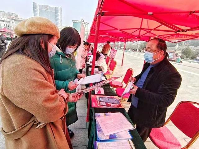 摆摊卖肉夹馍一天能挣多少钱,摆摊卖肉夹馍一天能挣多少钱呢