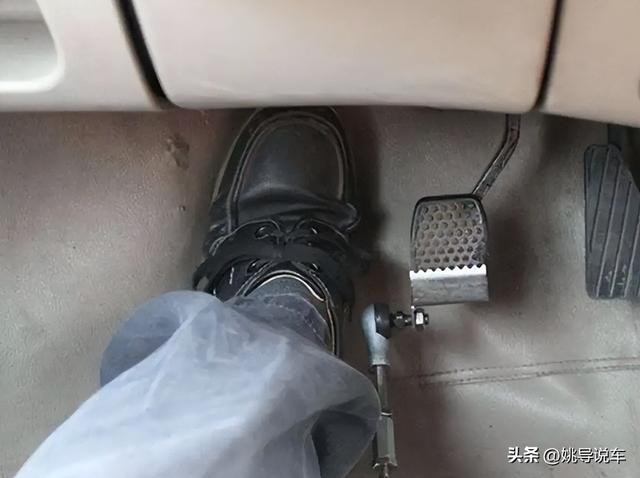 手动挡刹车油门位置图,手动挡刹车油门位置图片