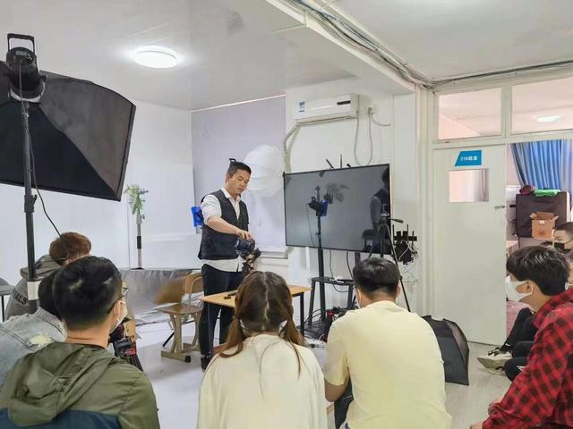 5岁女人无一技之长学什么好,女孩学点什么手艺能用一辈子"