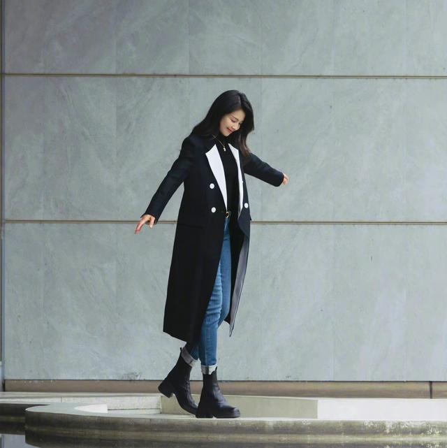 黑色搭配什么颜色好看,