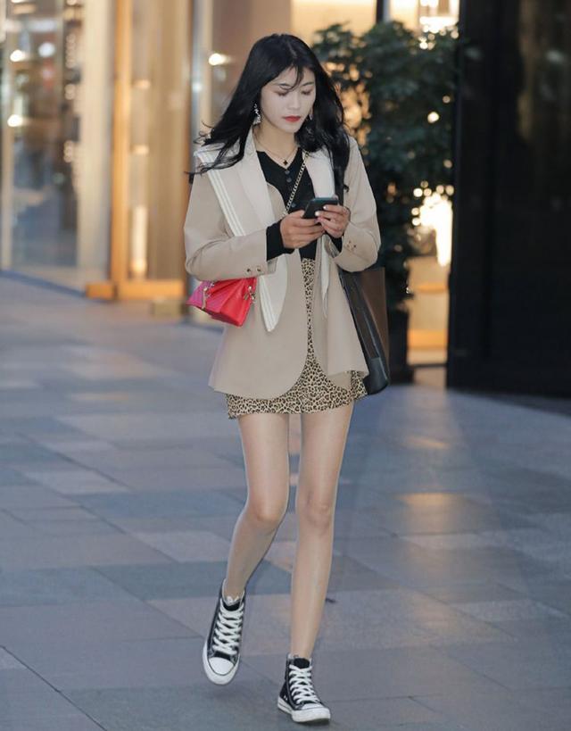 听我一句劝别再穿“肉丝”出门！看完这些素人街拍，你就明白了