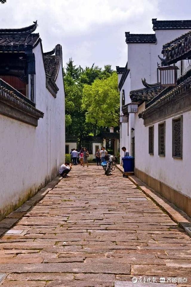 微信运动查到对方位置免费,怎么查一个人一天的行动轨迹