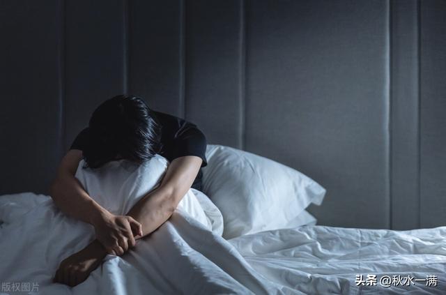 女子电梯里强迫陌生男子，与自己发生性关系，法院能否定强奸罪？