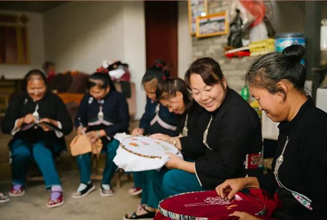 玩“非遗概念”，星巴克的“高级感”创新，你get到了吗？