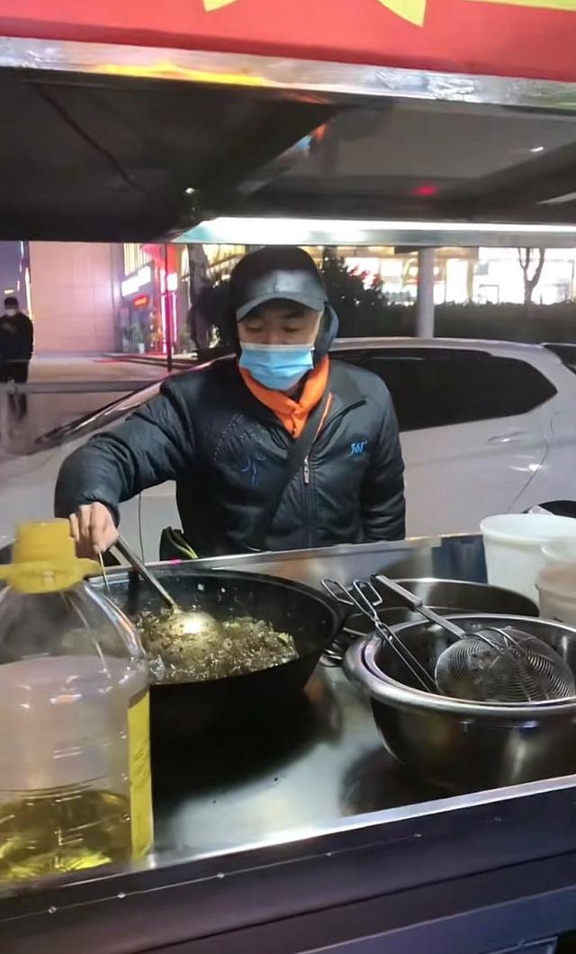 无敌地摊哥_最新章节_无弹窗,开局地摊卖大力笔趣阁免费阅读