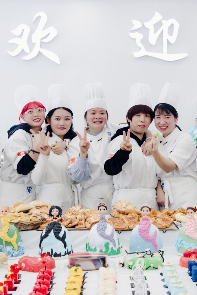 去哪里学做轻食培训,轻食简餐培训班多少钱