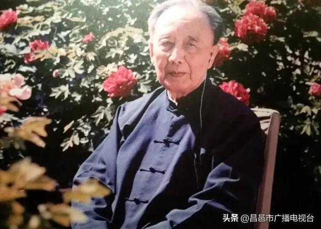 泰山上虫二的典故,泰山石刻虫二是啥意思