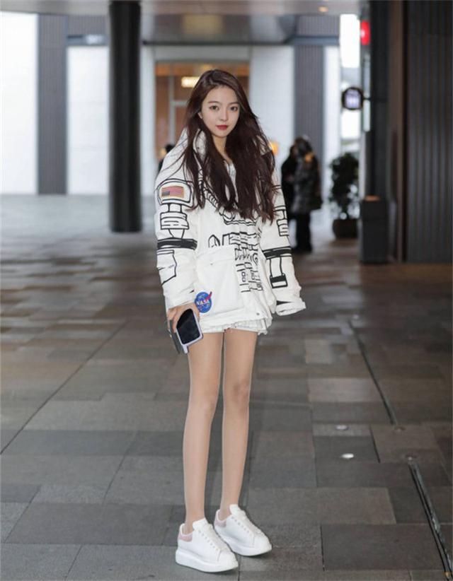 听我一句劝别再穿“肉丝”出门！看完这些素人街拍，你就明白了