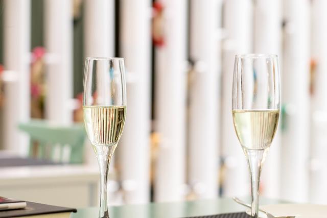 卖酒宣传朋友圈文案,一段幽默卖酒广告语