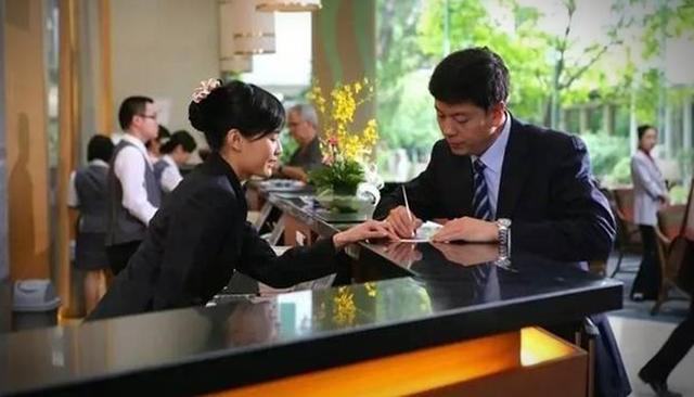 如家酒店里的矿泉水是免费的吗,如家酒店里的矿泉水是免费的吗多少钱